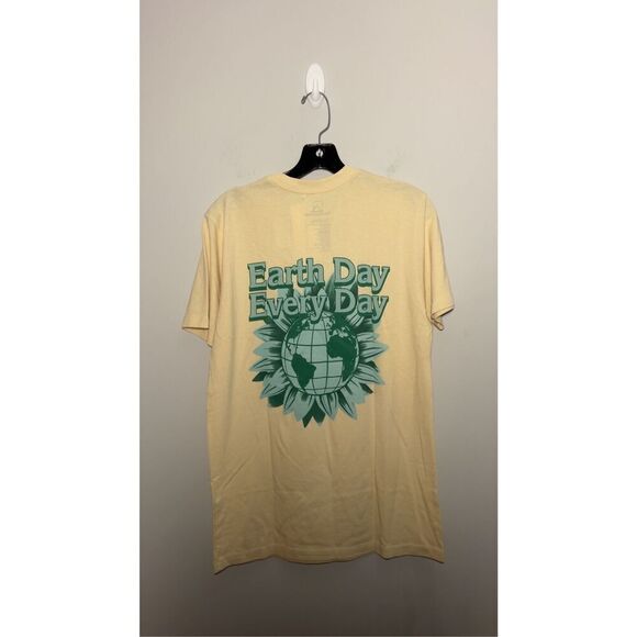 ‼️sale‼️Urban Outfitters Earth Day Repurpose tee shirt size medium C28-40 - Picture 2 of 4
